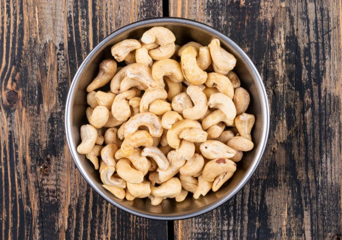 cashews  kaju  cashew nuts  raw cashews  premium cashews  fresh cashews